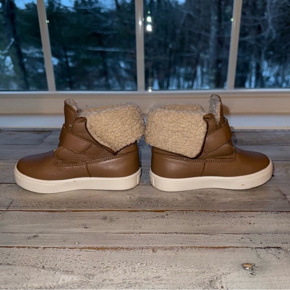 Freshly Picked Almond Sherpa Boots toddler size 6 in excellent condition unisex - Picture 10 of 12